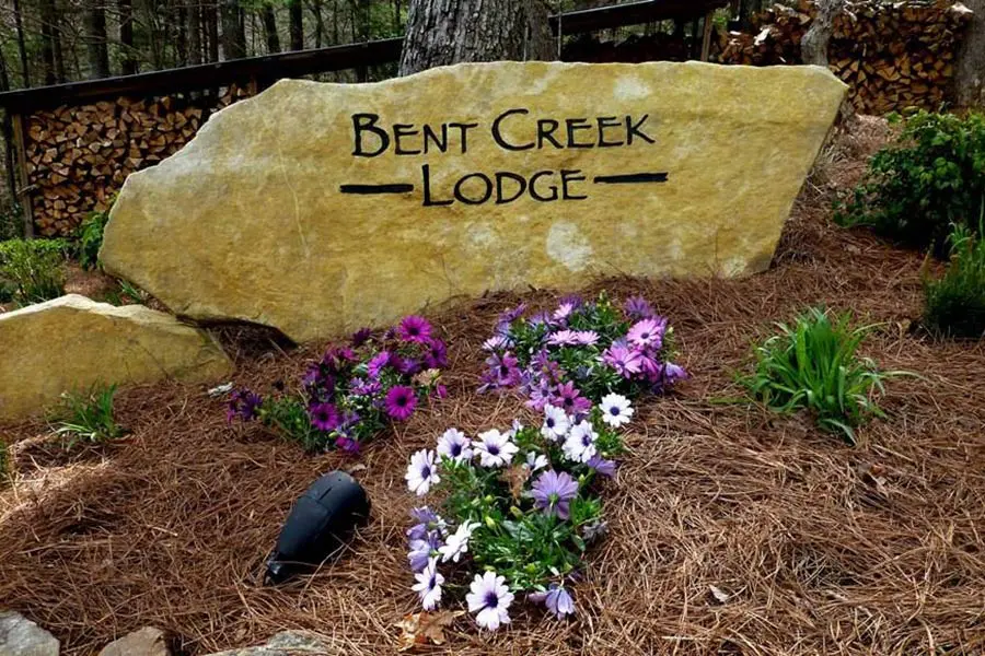 Bent Creek Lodge sign